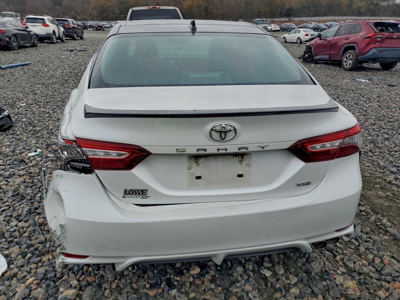 2019 TOYOTA CAMRY XSE photo 16