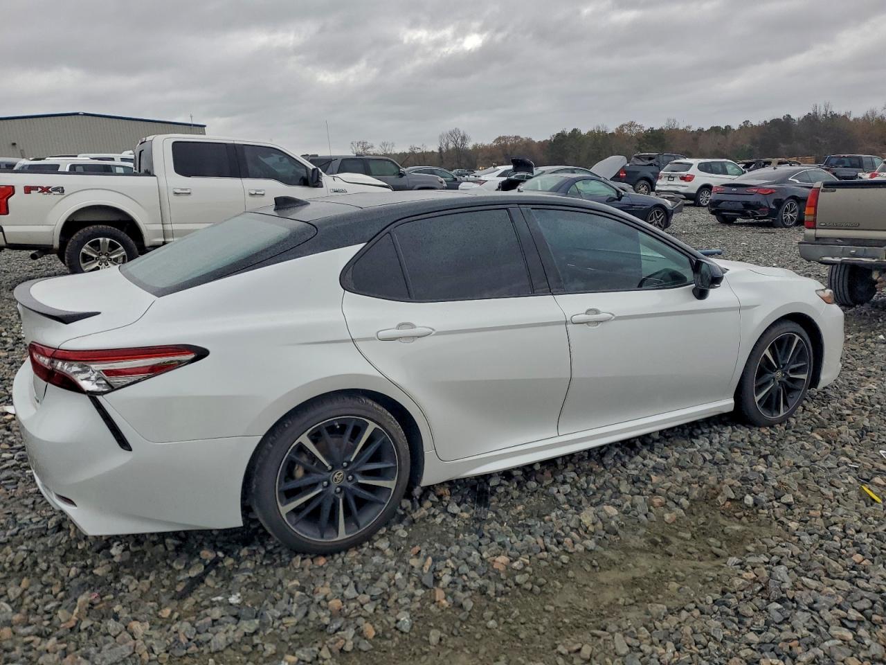 2019 TOYOTA CAMRY XSE photo 7