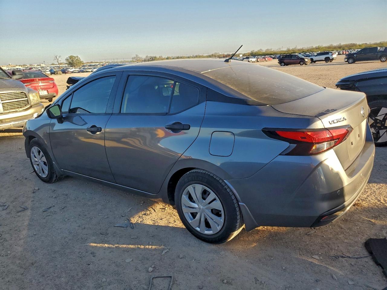 2020 NISSAN VERSA S photo 3