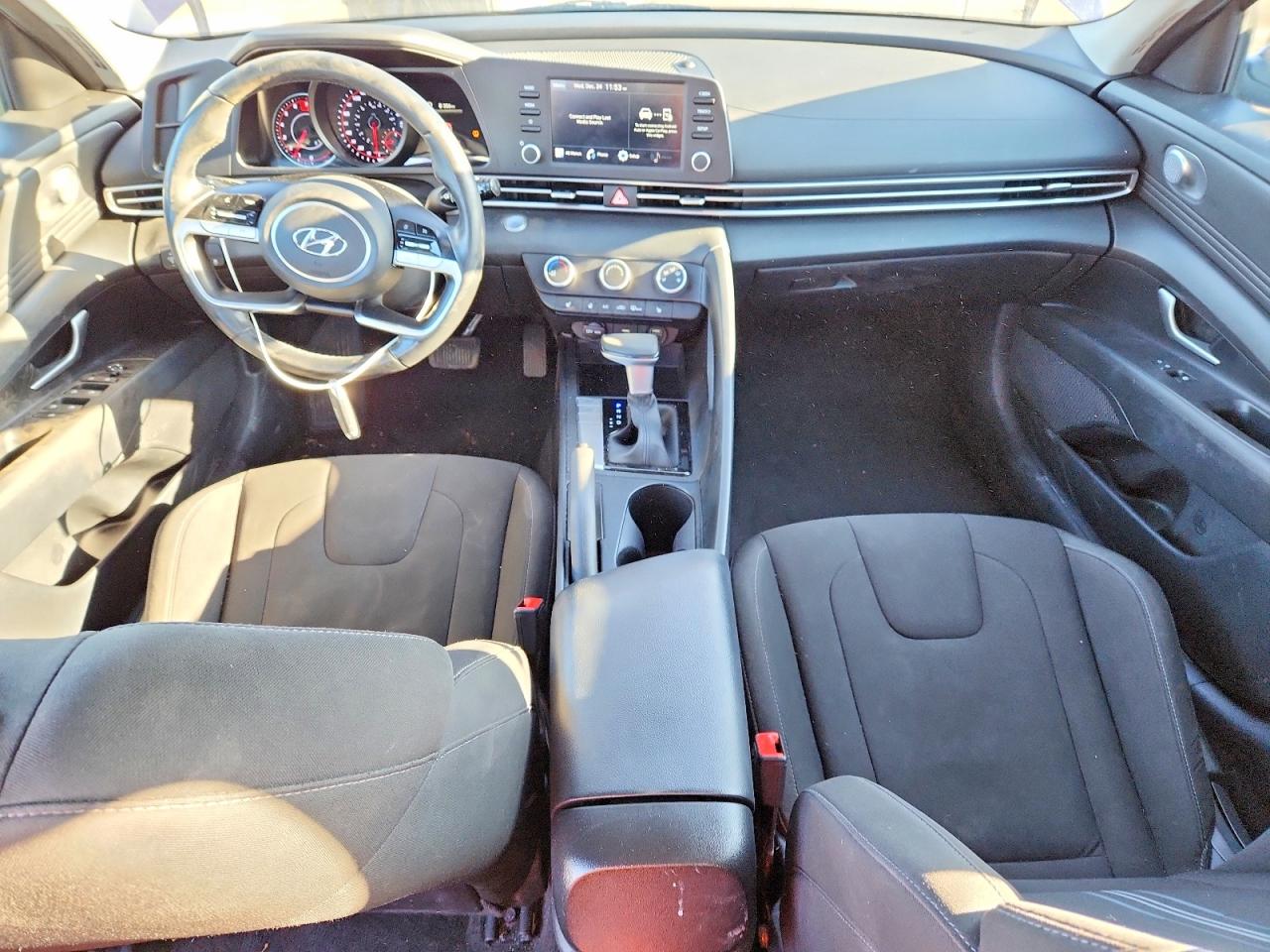 2022 HYUNDAI ELANTRA SEL photo 8