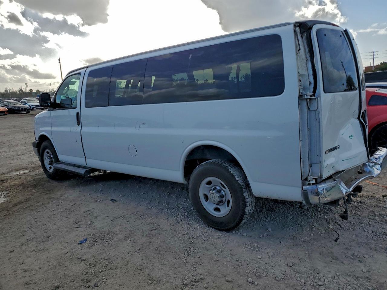 2019 CHEVROLET EXPRESS G3500 LT photo 3