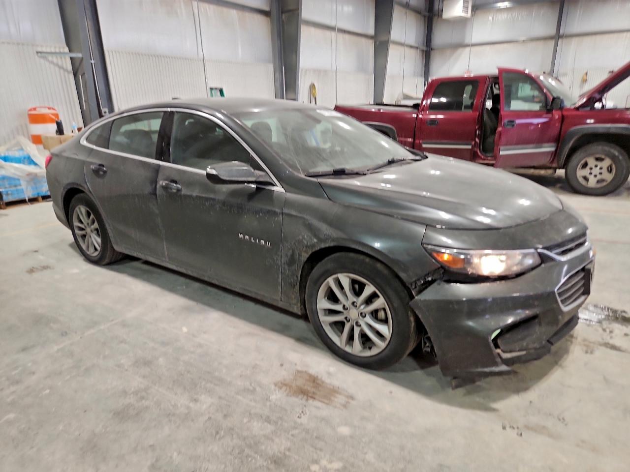 2017 CHEVROLET MALIBU LT photo 4