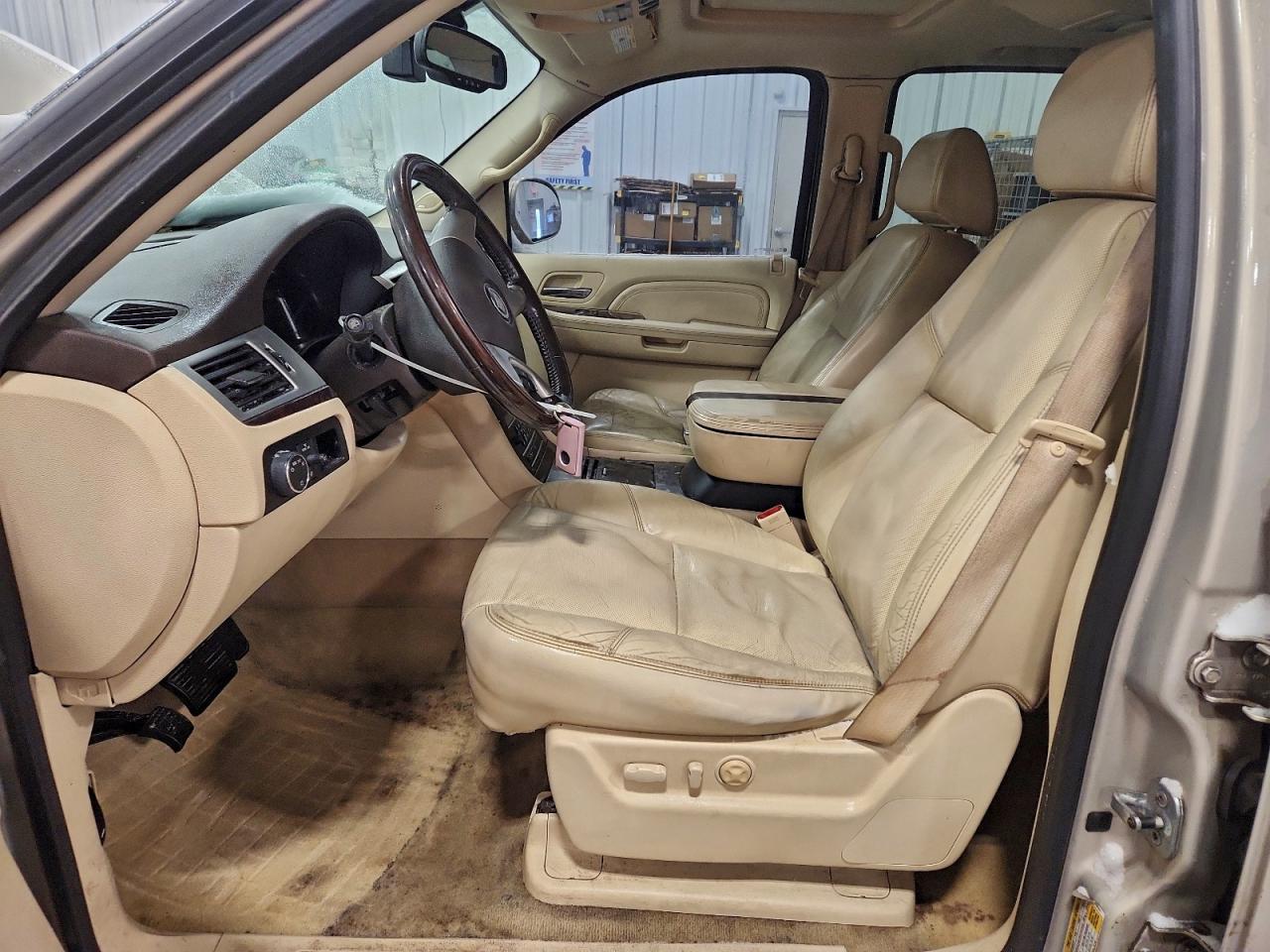 2008 CADILLAC ESCALADE LUXURY photo 7