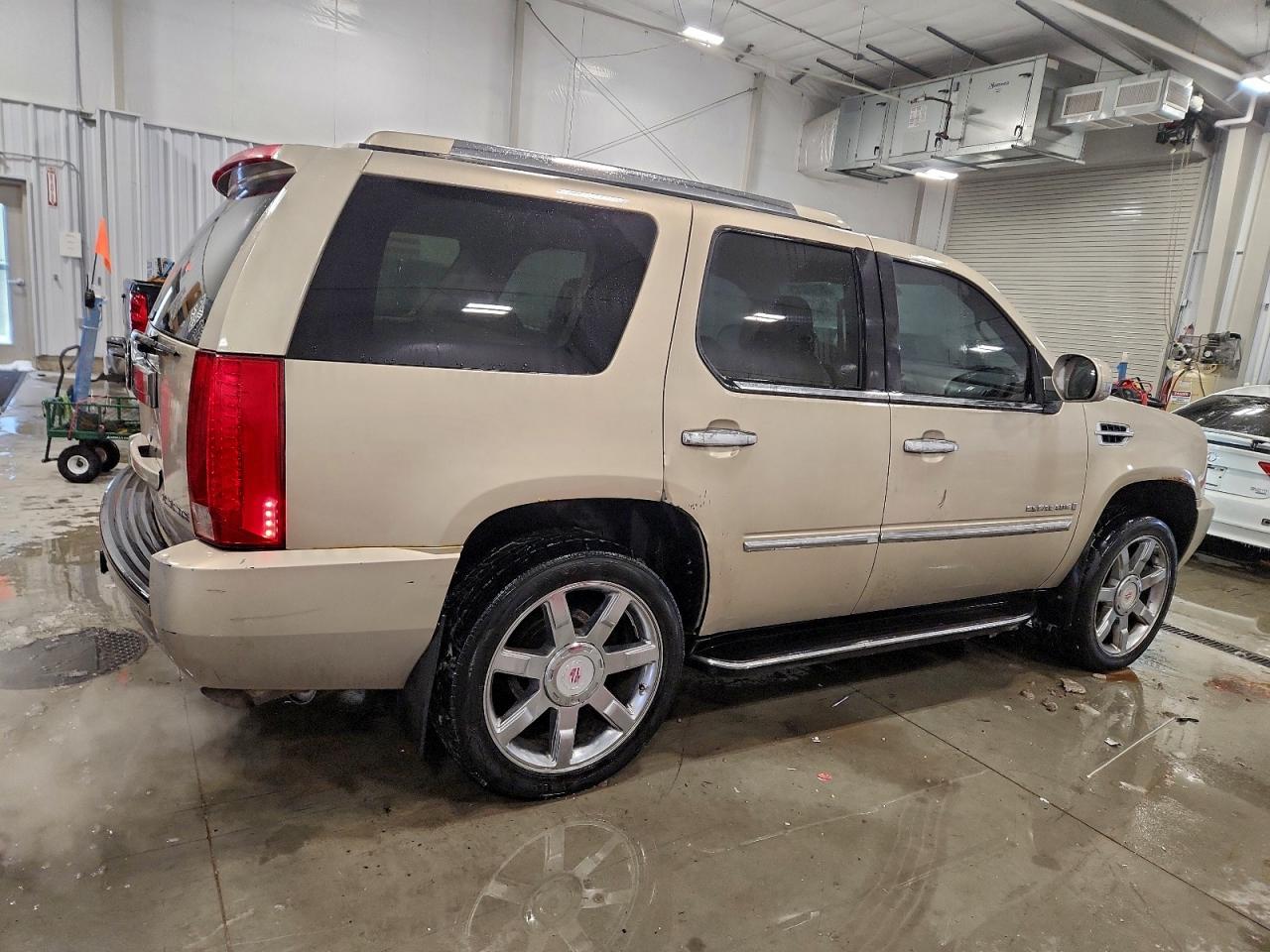2008 CADILLAC ESCALADE LUXURY photo 3
