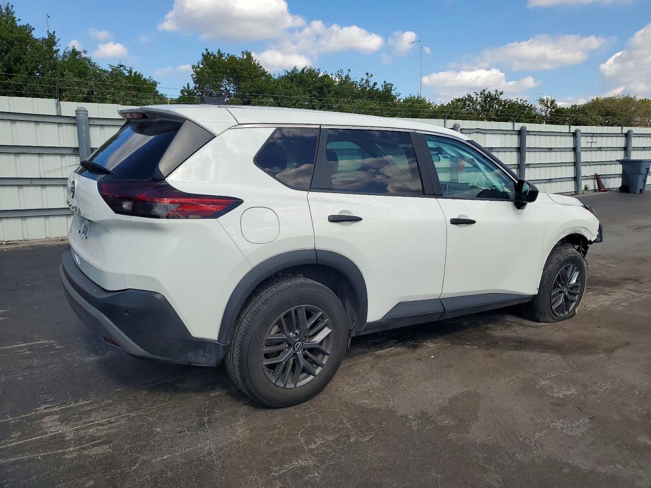 2023 NISSAN ROGUE S photo 3