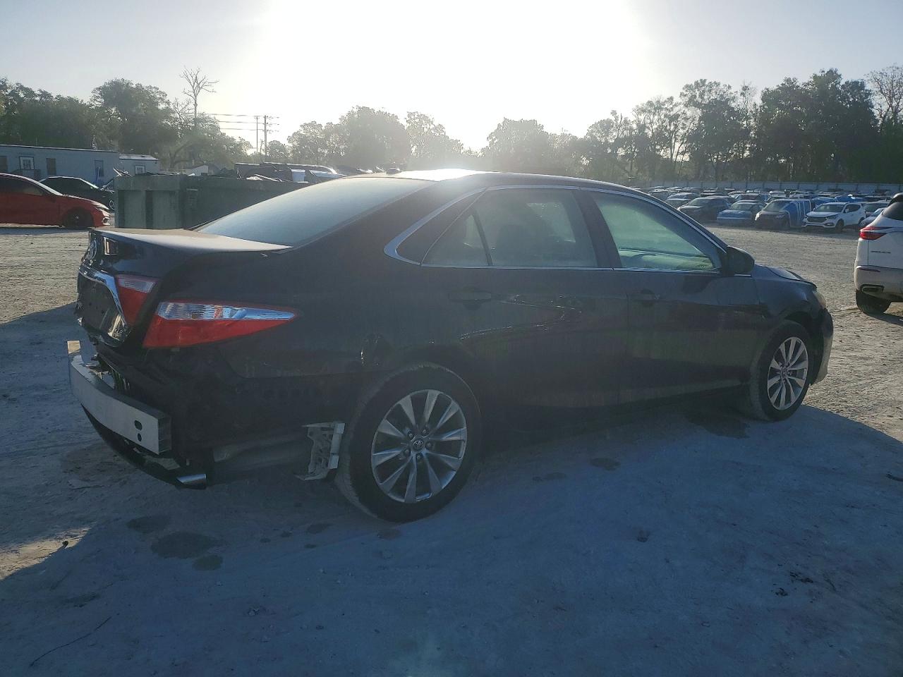 2016 TOYOTA CAMRY photo 3