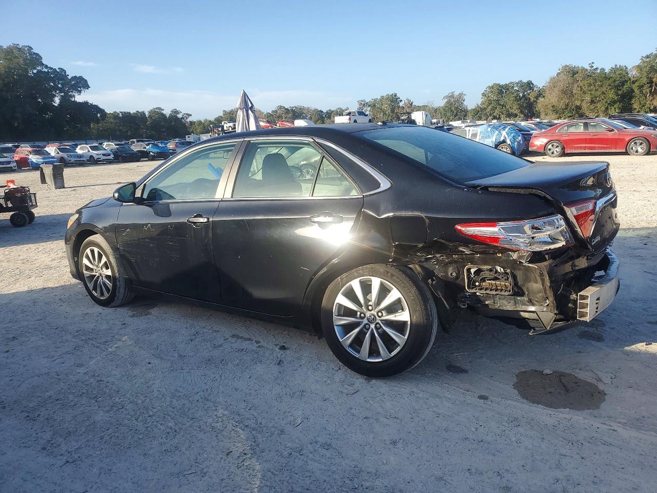 2016 TOYOTA CAMRY photo 2