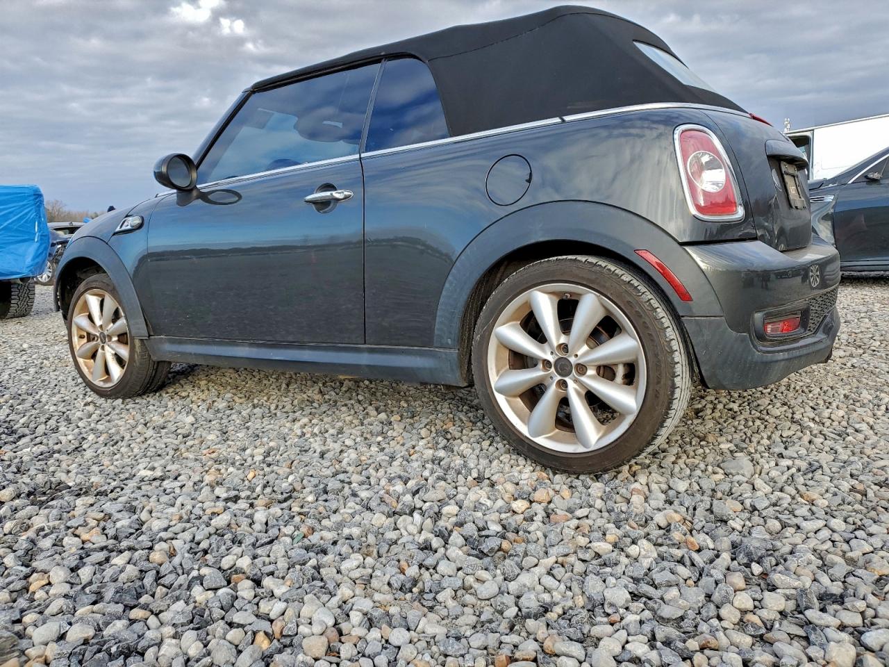 2012 MINI COOPER S photo 2