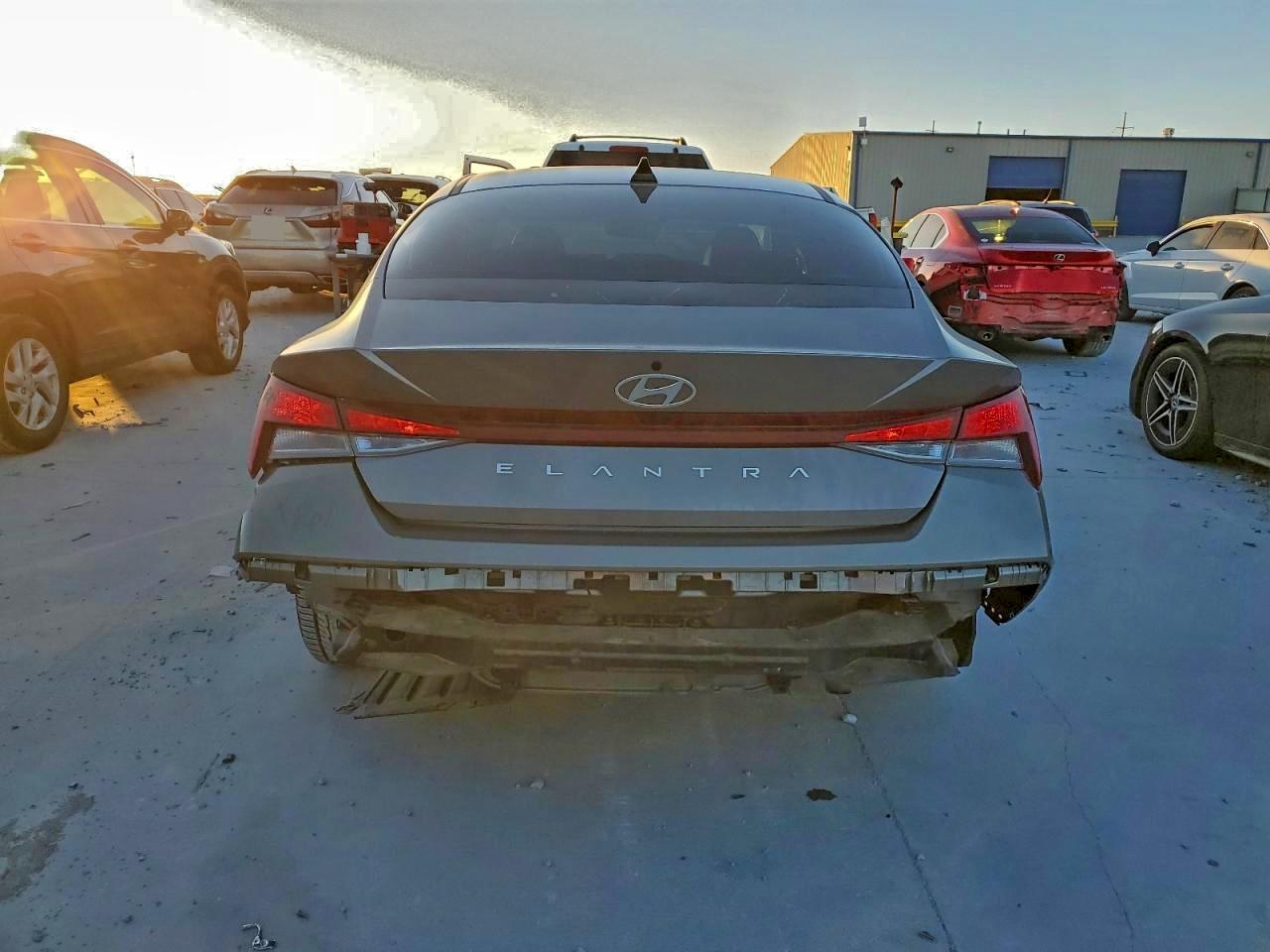 2024 HYUNDAI ELANTRA SEL photo 6