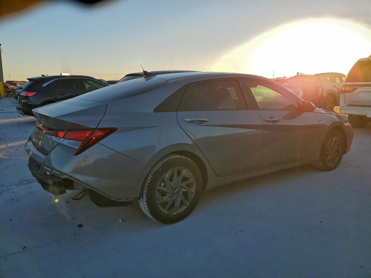 2024 HYUNDAI ELANTRA SEL photo 3