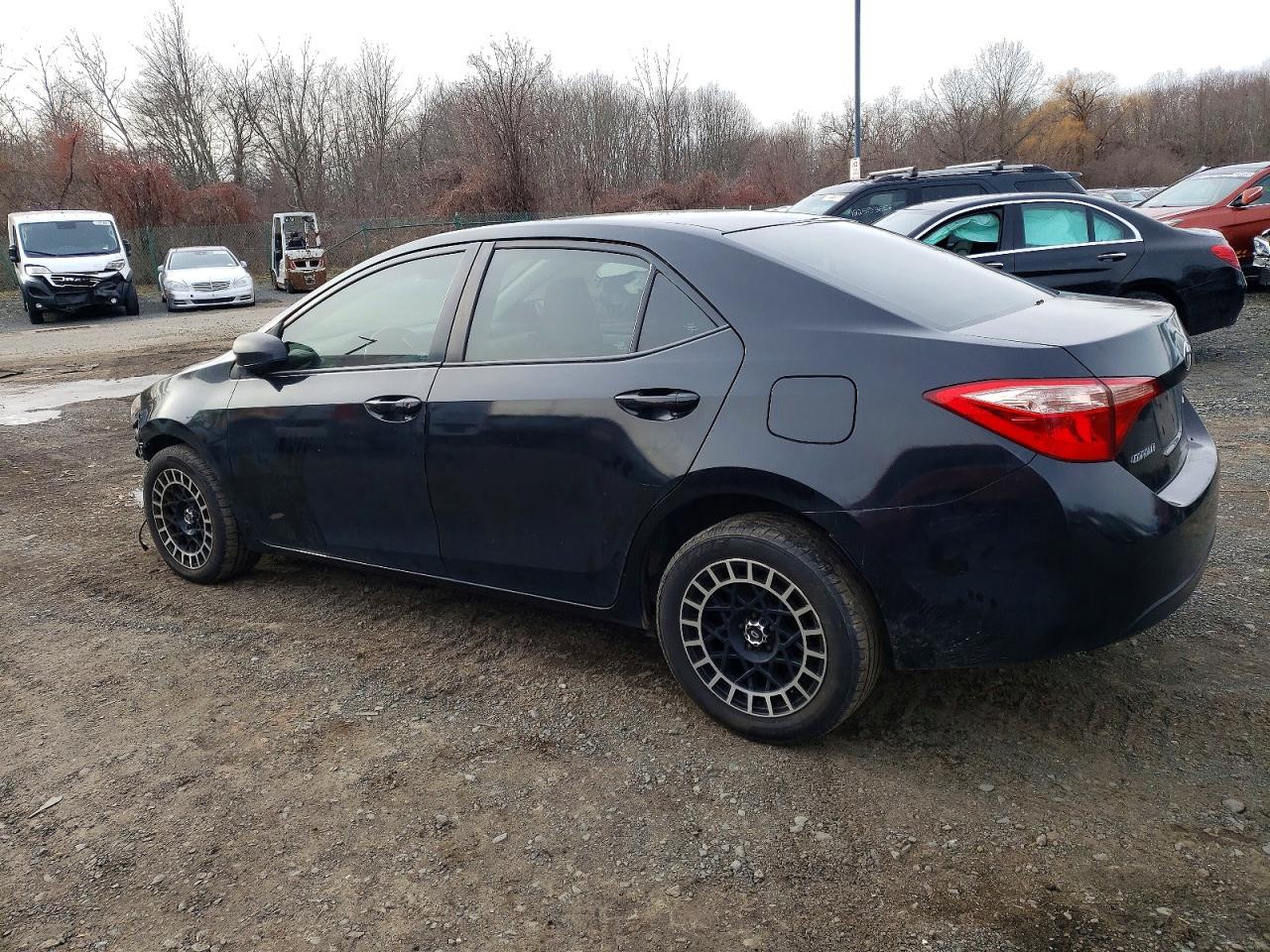 2018 TOYOTA COROLLA L photo 2