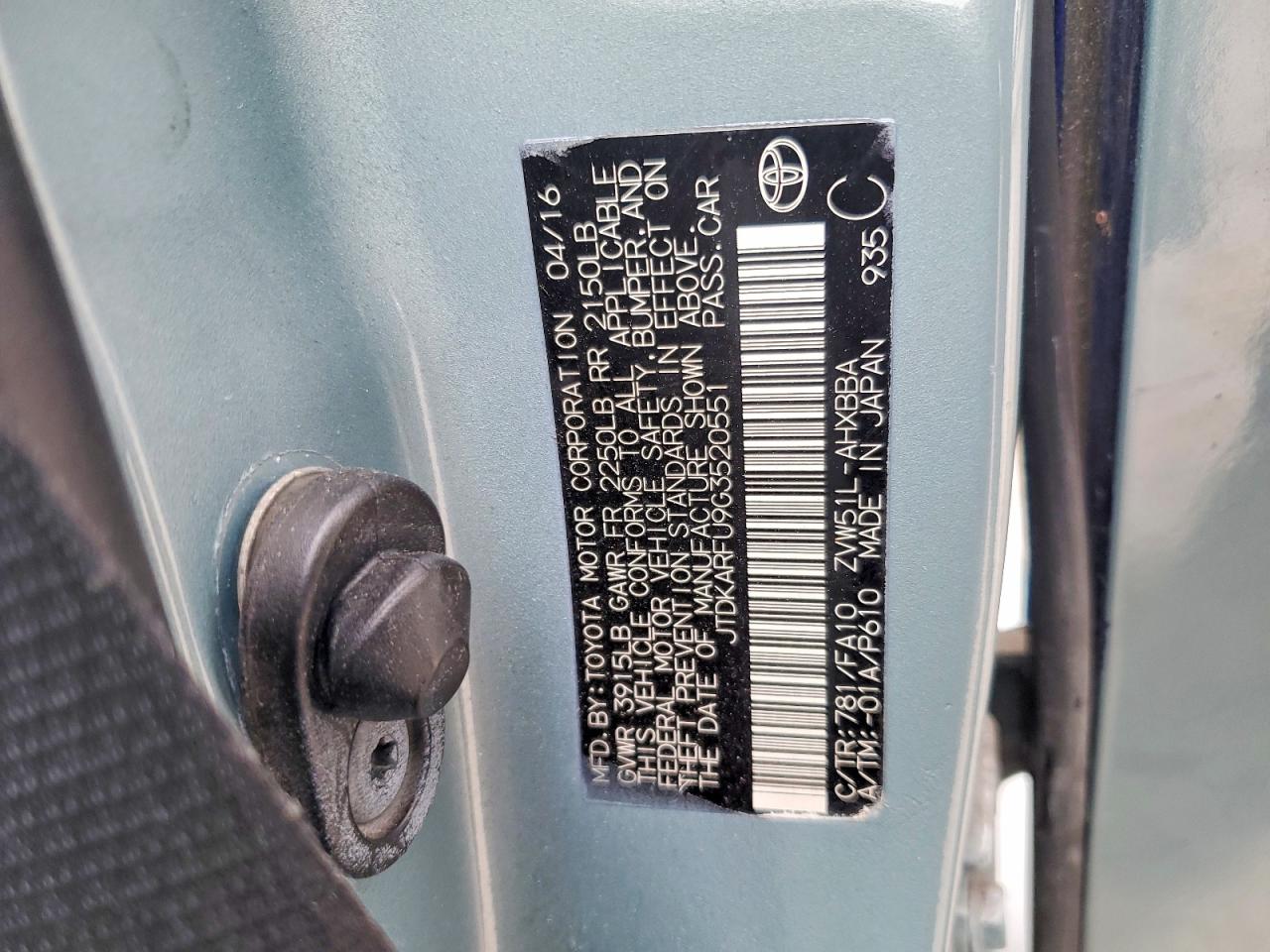 2016 TOYOTA PRIUS photo 13