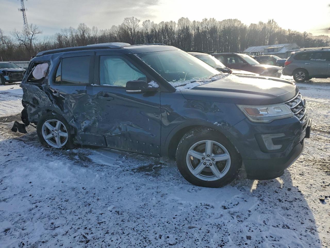 2017 FORD EXPLORER XLT photo 4