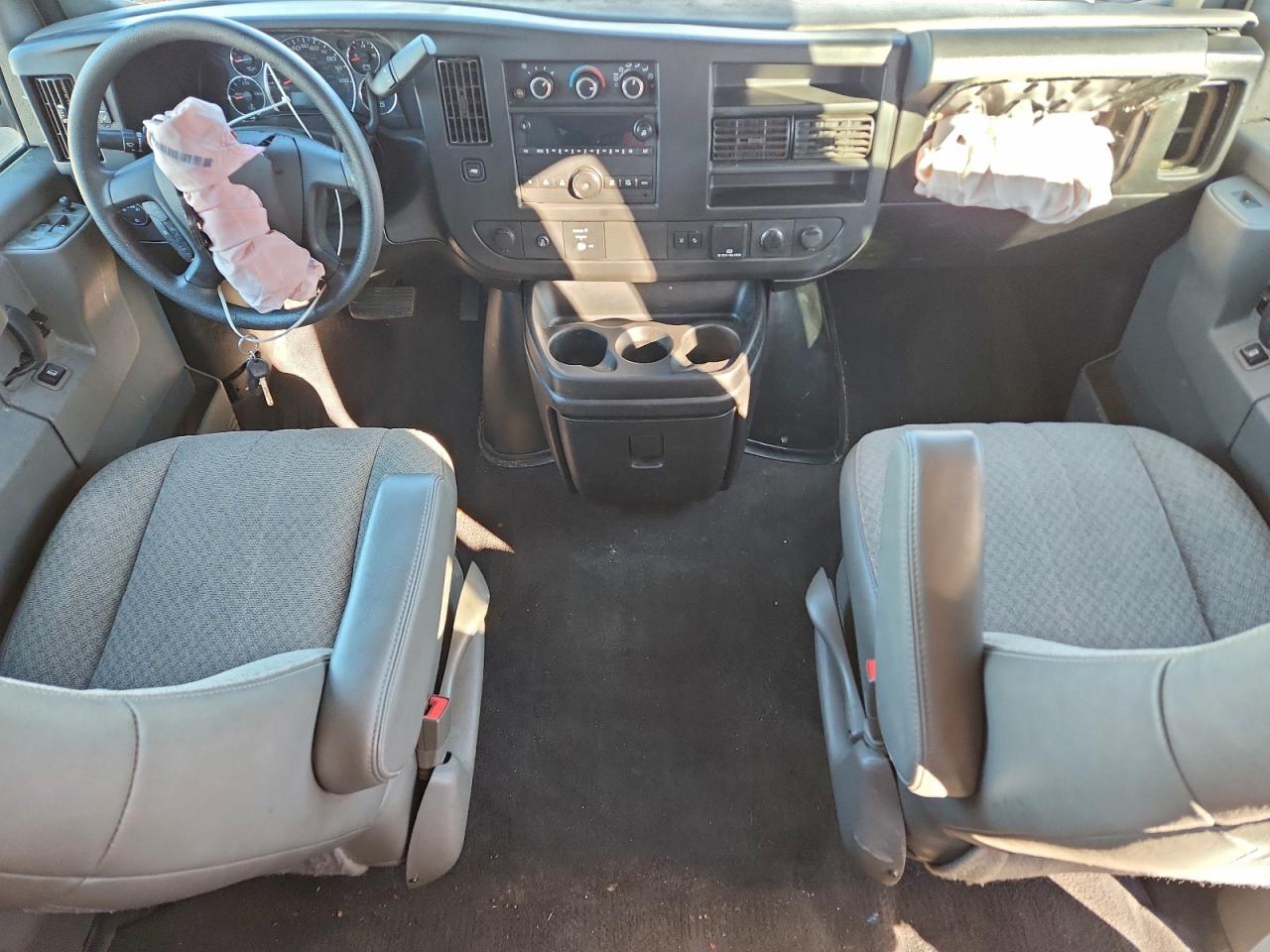 2019 CHEVROLET EXPRESS G3500 LT photo 8