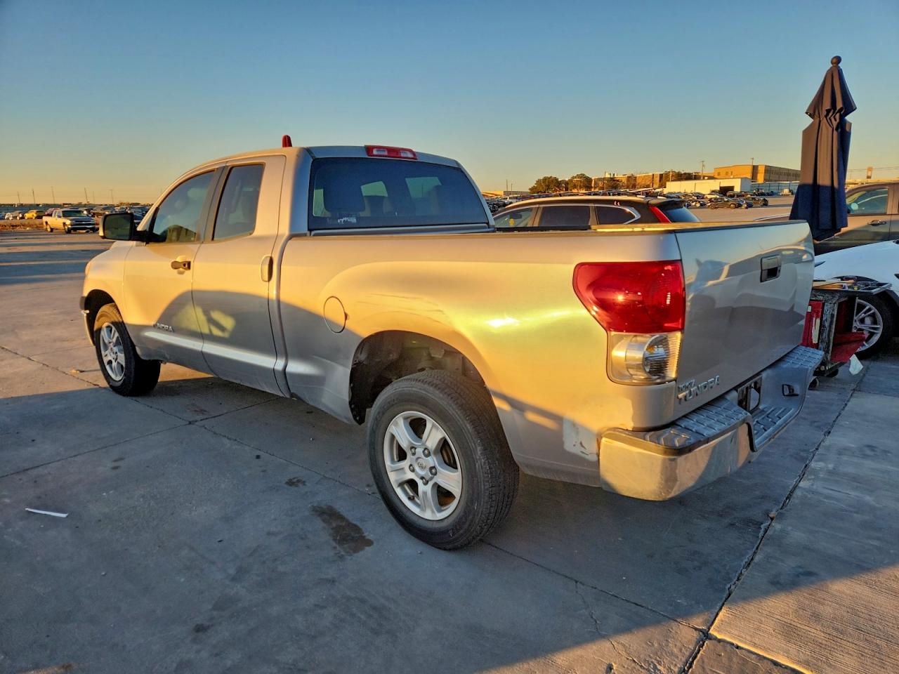 2008 TOYOTA TUNDRA photo 2