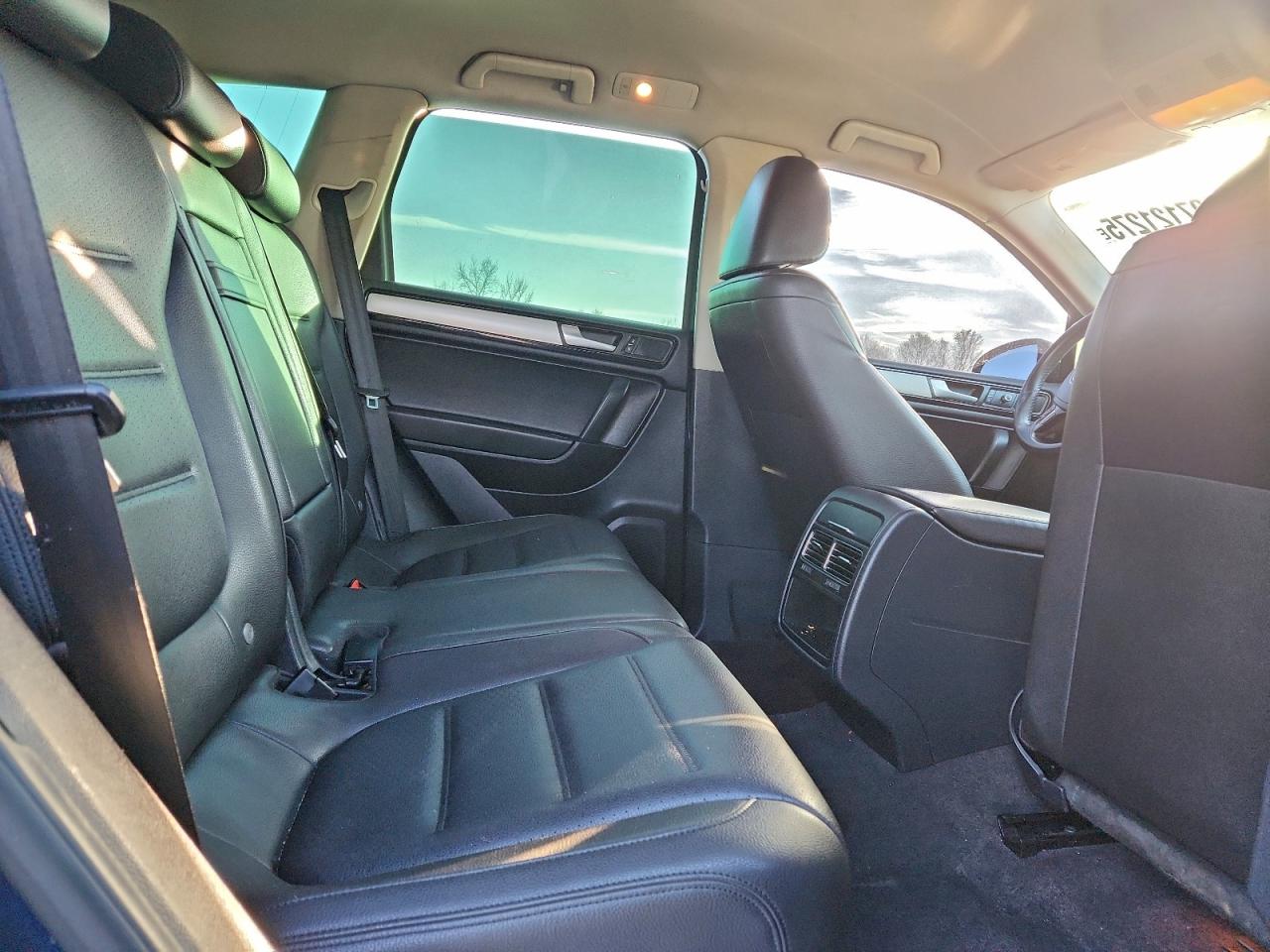 2014 VOLKSWAGEN TOUAREG V6 photo 11