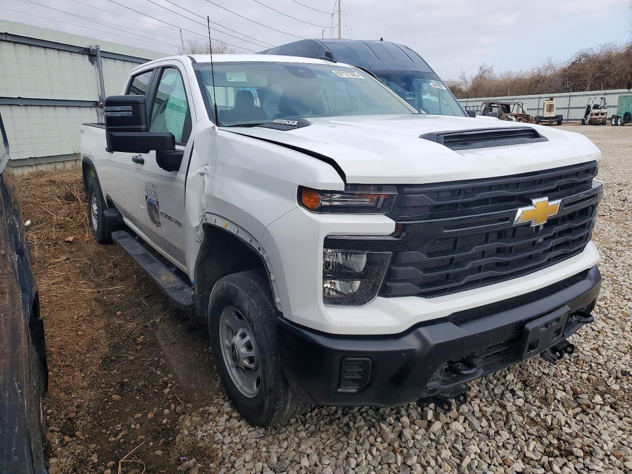 2024 CHEVROLET SILVERADO K2500 HEAVY DUTY photo 4