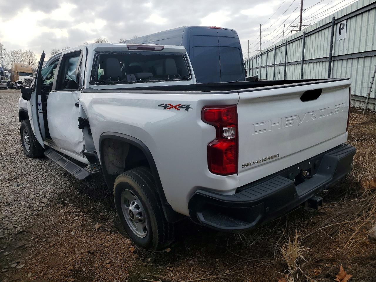 2024 CHEVROLET SILVERADO K2500 HEAVY DUTY photo 2