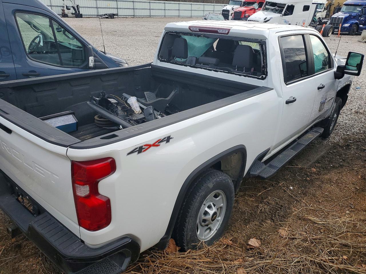 2024 CHEVROLET SILVERADO K2500 HEAVY DUTY photo 3