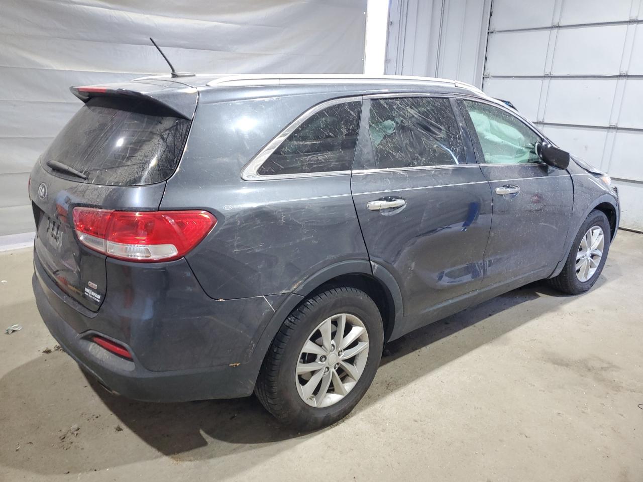 2016 KIA SORENTO LX photo 5