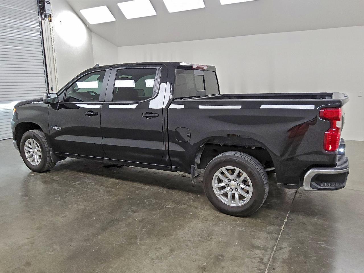 2025 CHEVROLET SILVERADO C1500 LT photo 3