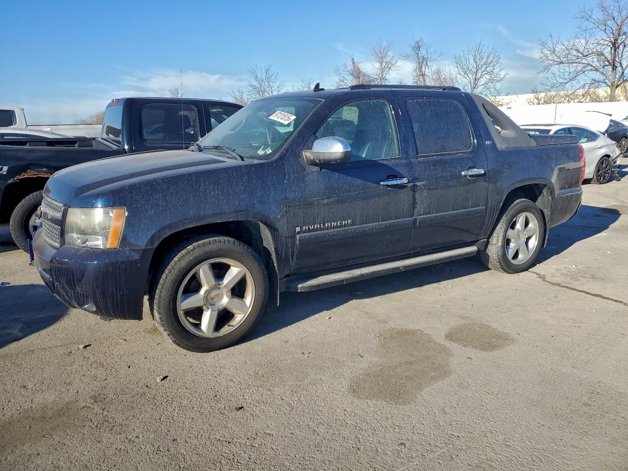 2008 CHEVROLET AVALANCHE K1500 — REAR END damage — photo 1