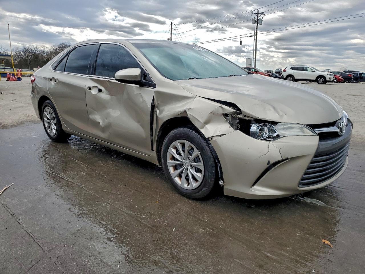 2015 TOYOTA CAMRY LE photo 4