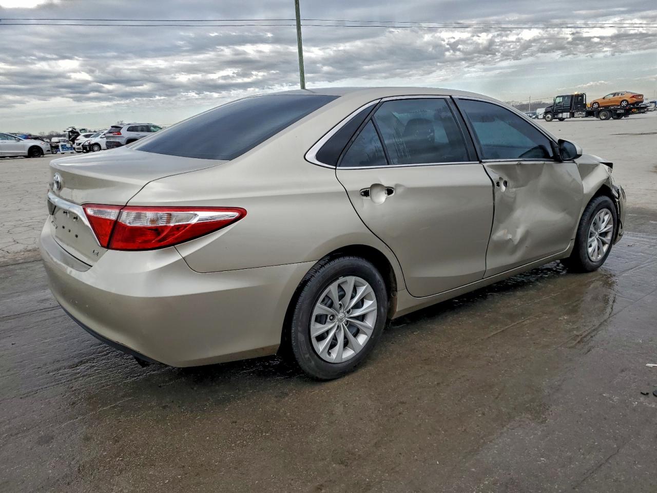 2015 TOYOTA CAMRY LE photo 3