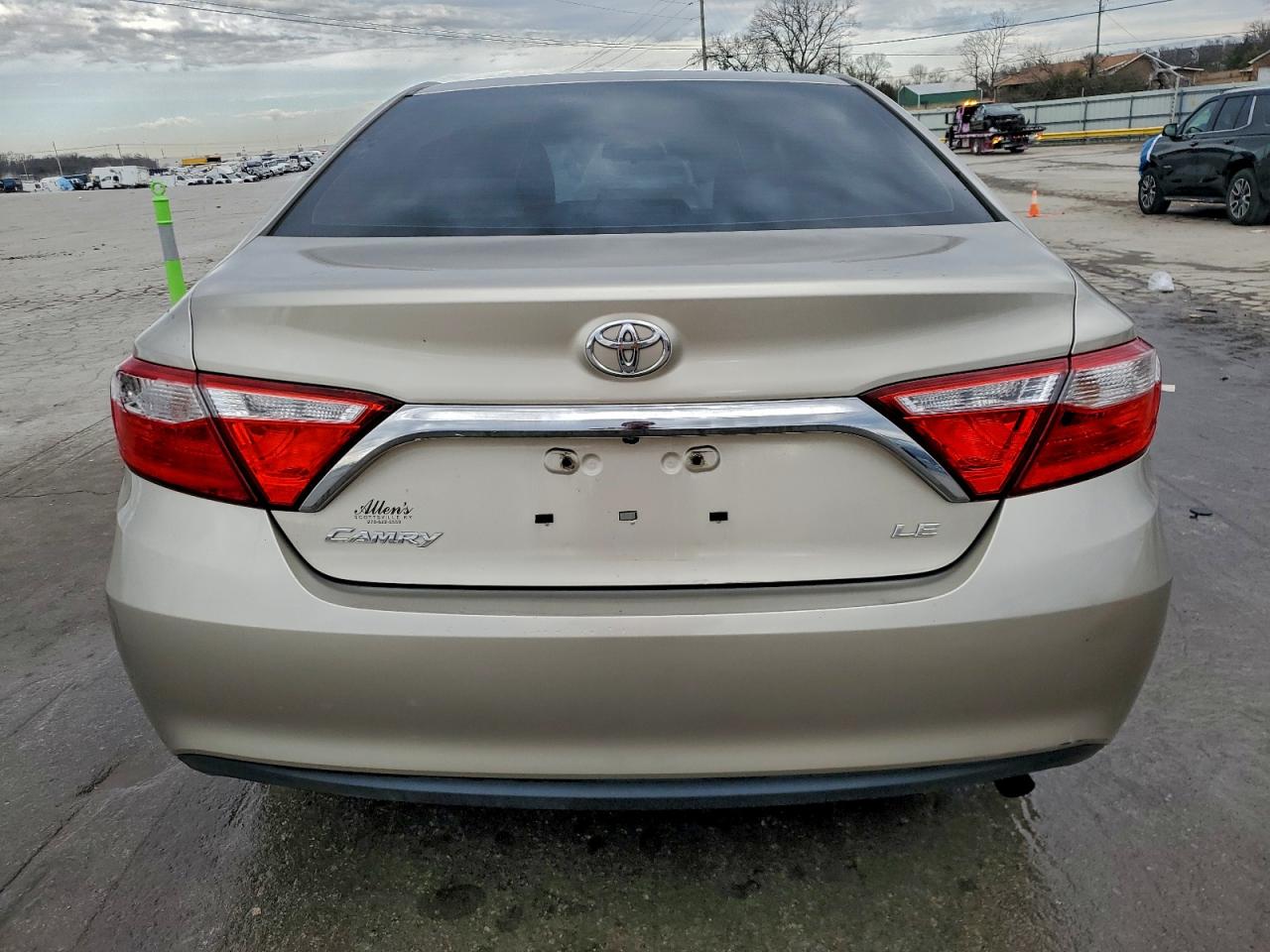2015 TOYOTA CAMRY LE photo 6