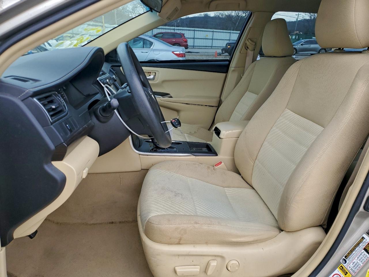 2015 TOYOTA CAMRY LE photo 7