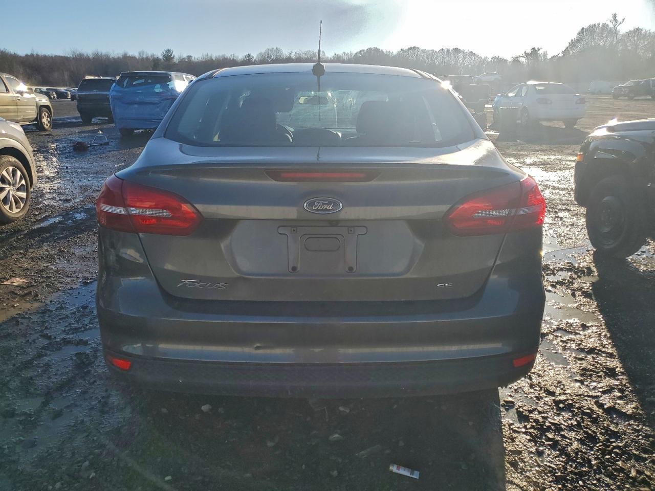 2017 FORD FOCUS SE photo 16