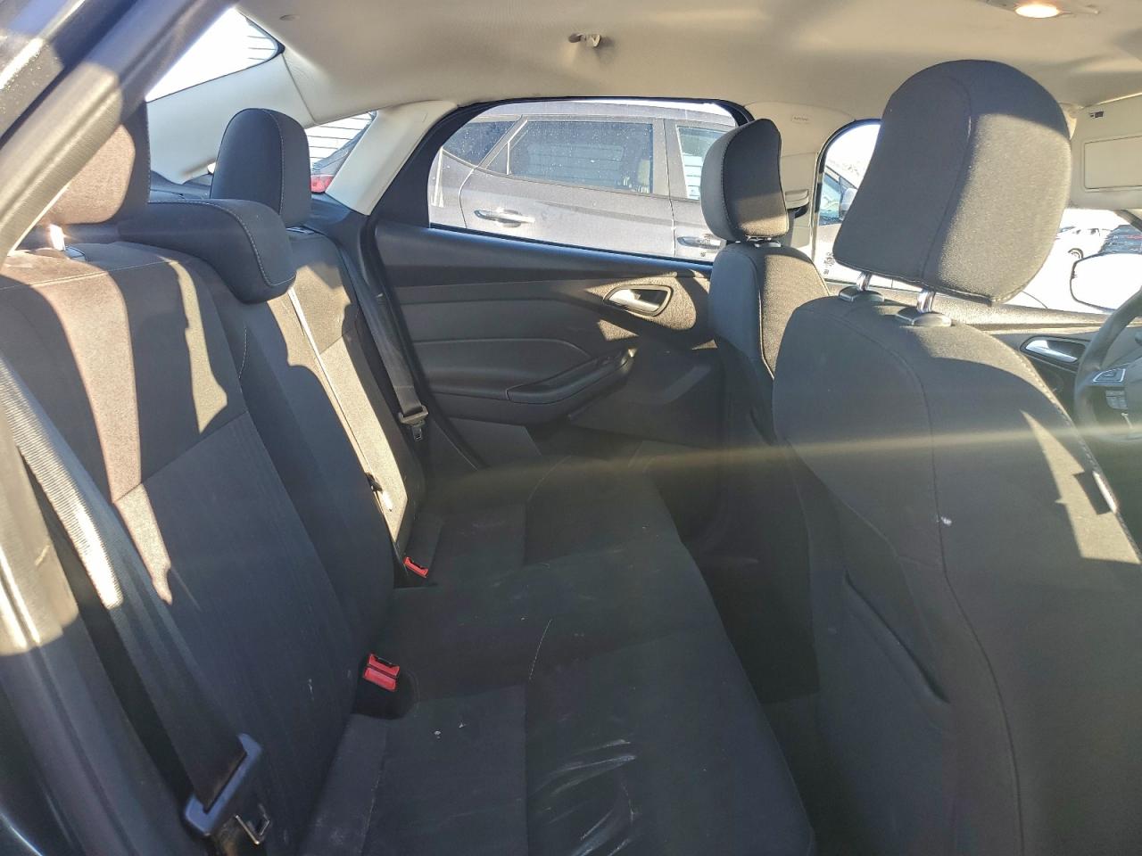 2017 FORD FOCUS SE photo 28