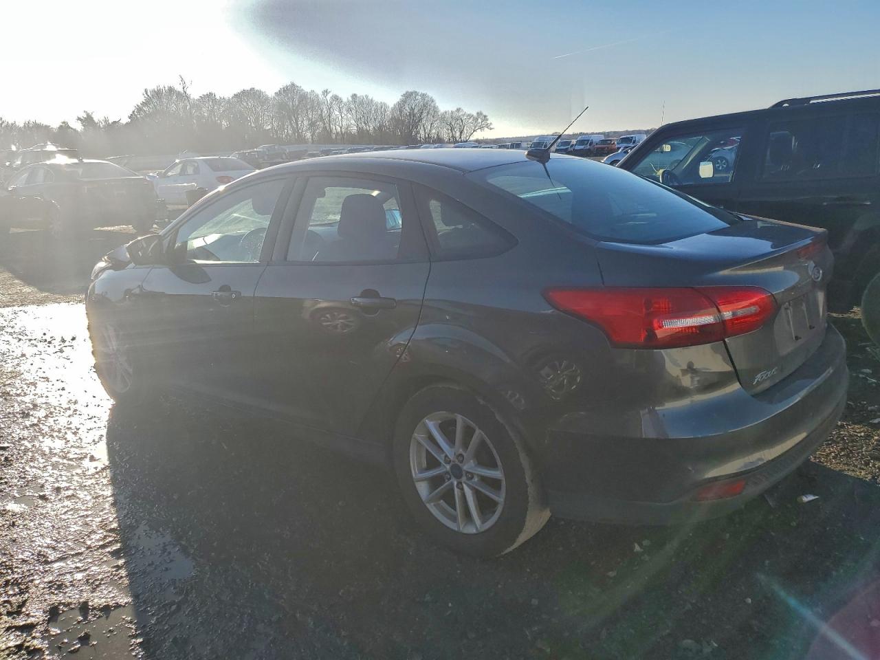 2017 FORD FOCUS SE photo 4