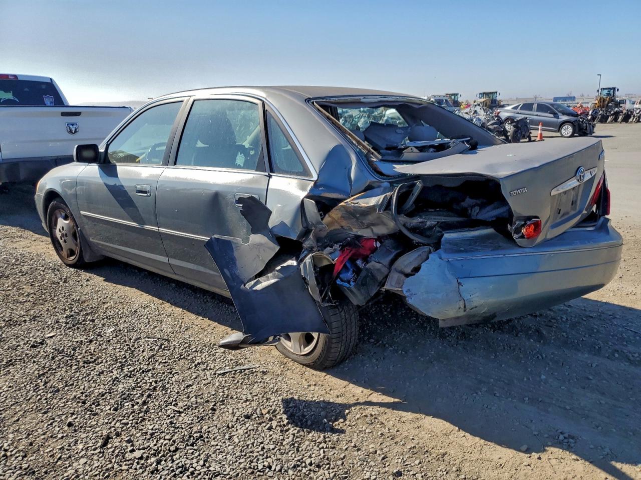 2003 TOYOTA AVALON XL photo 3