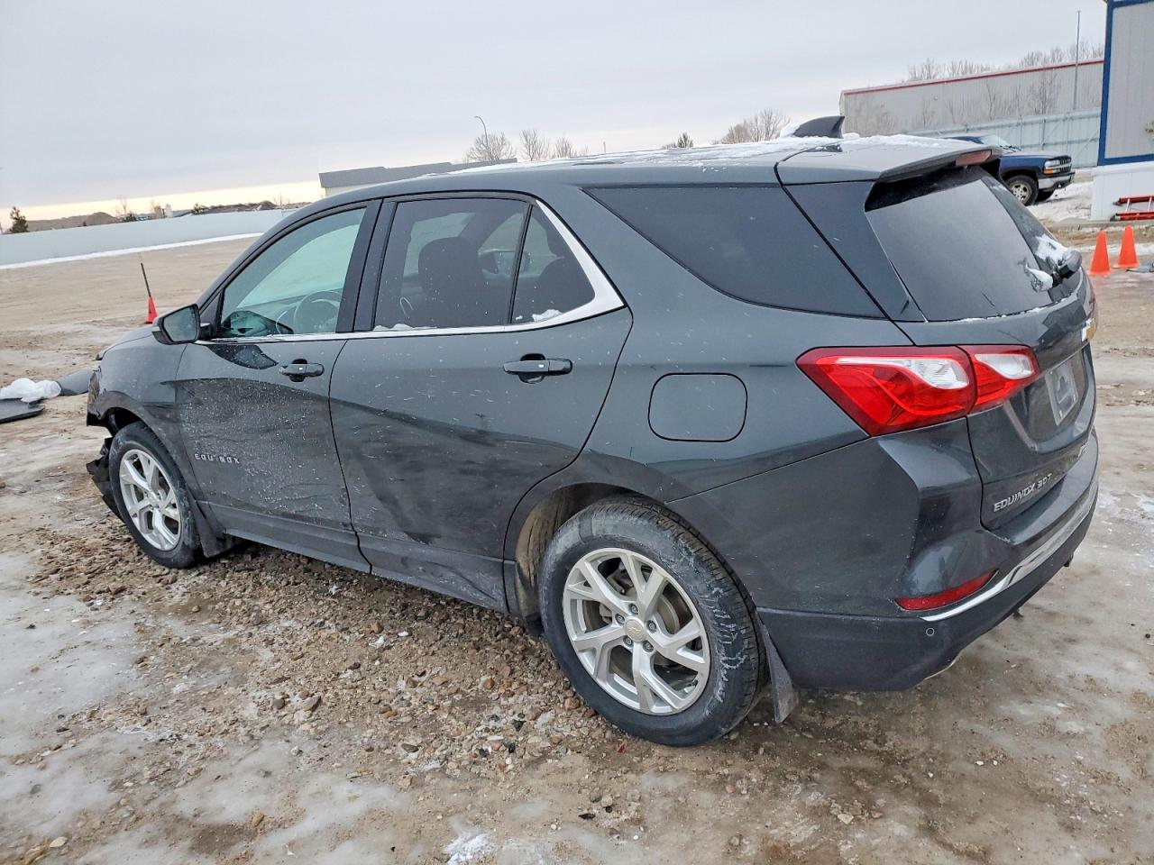 2018 CHEVROLET EQUINOX LT photo 2