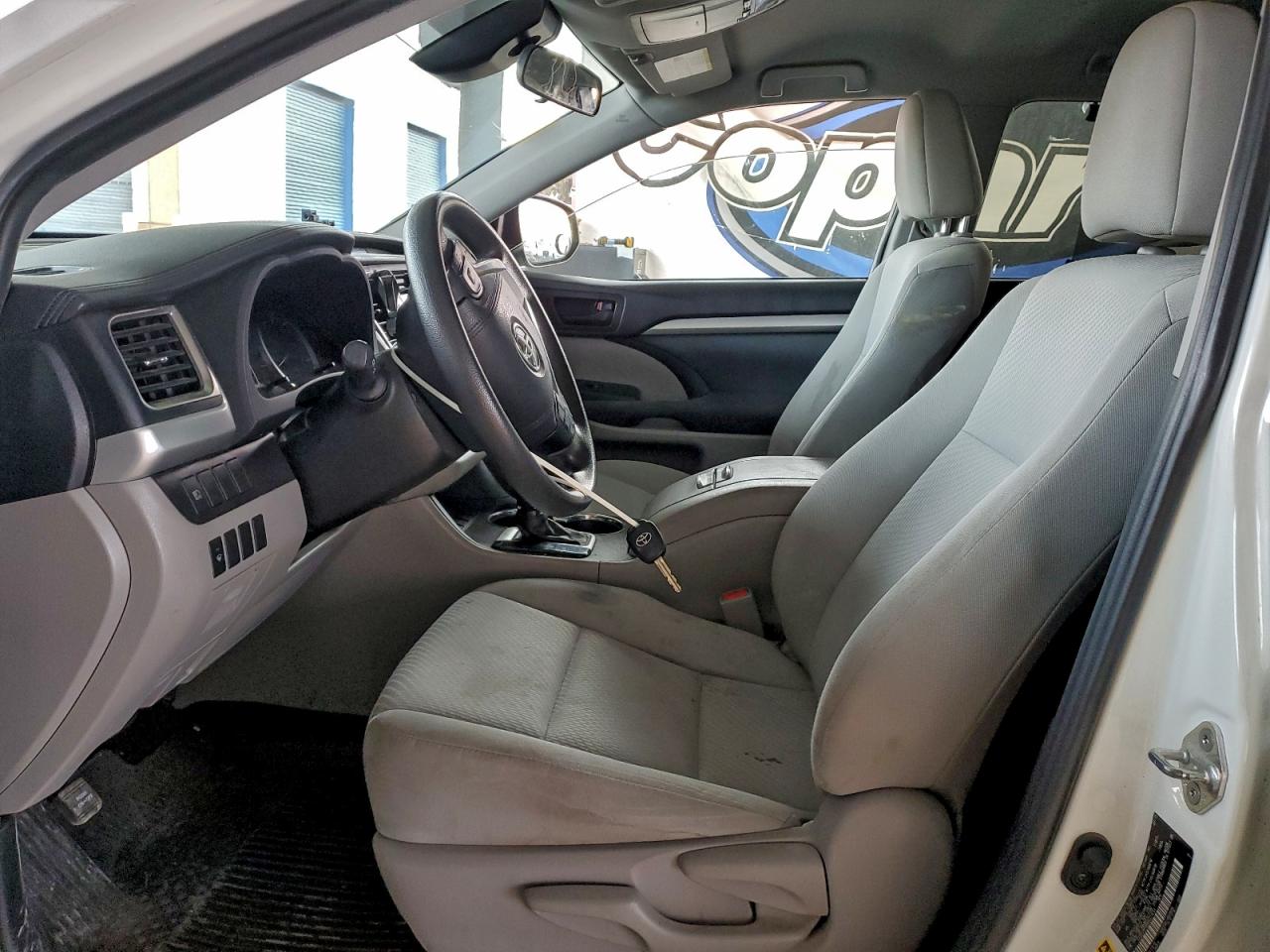 2019 TOYOTA HIGHLANDER LE photo 7