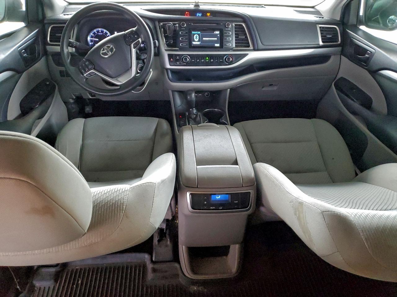 2019 TOYOTA HIGHLANDER LE photo 8