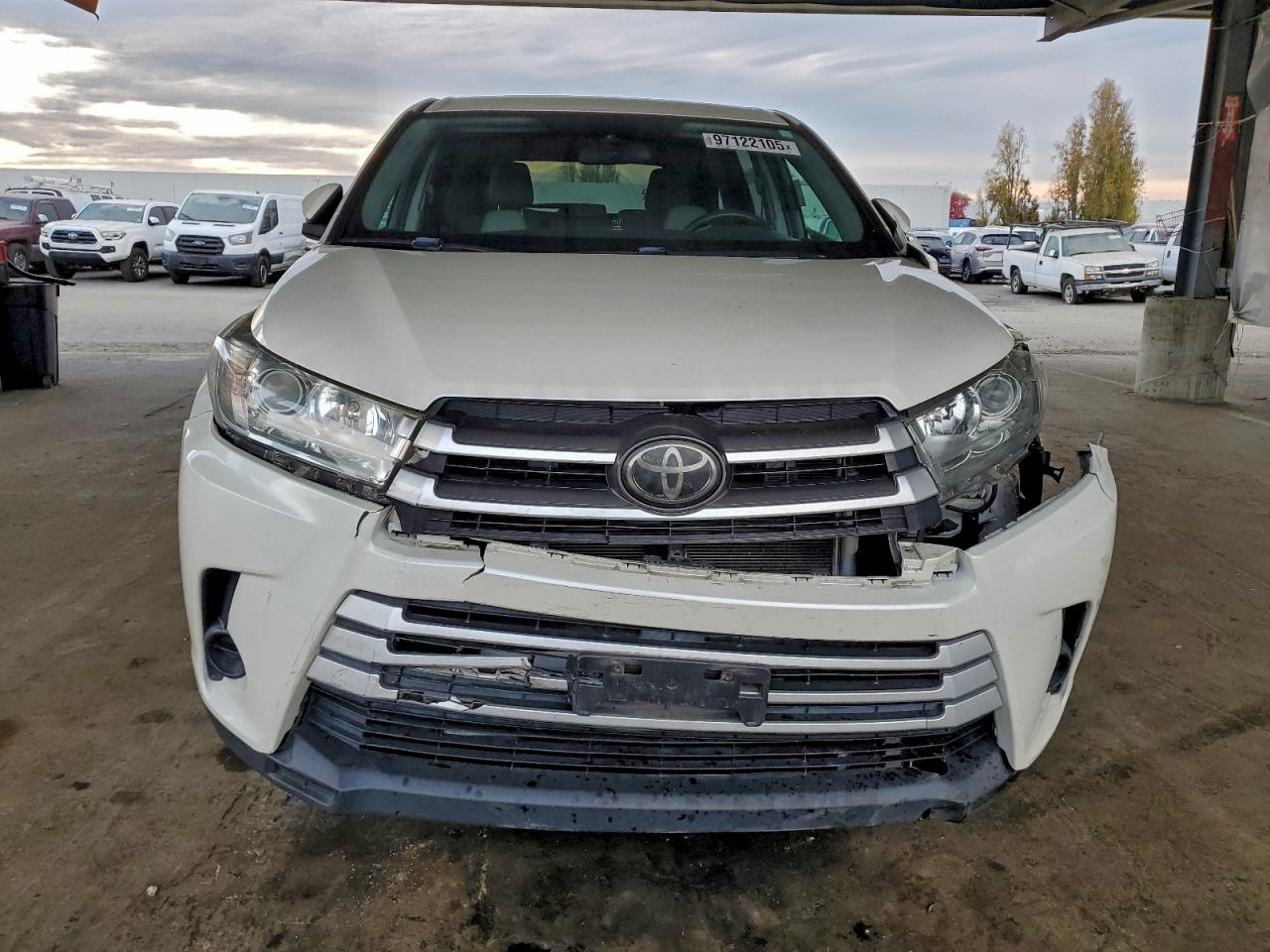 2019 TOYOTA HIGHLANDER LE photo 5