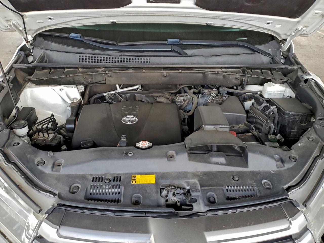 2019 TOYOTA HIGHLANDER LE photo 12