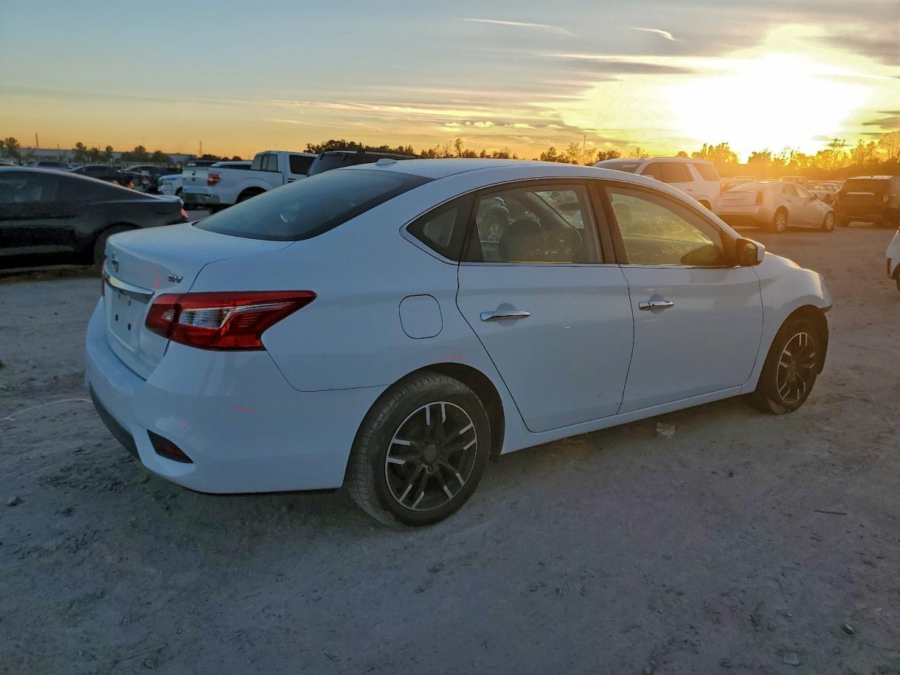 2017 NISSAN SENTRA S photo 5