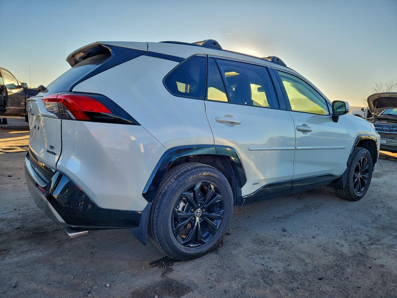 2022 TOYOTA RAV4 SE photo 5