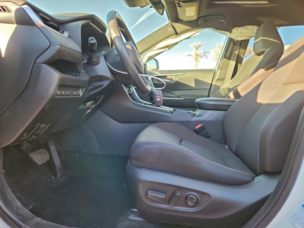 2022 TOYOTA RAV4 SE photo 13