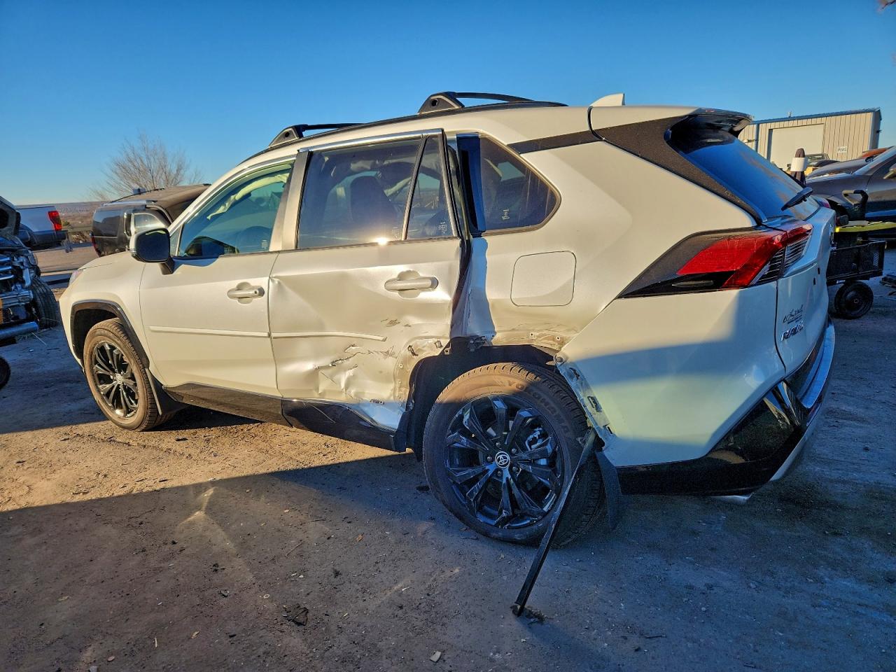 2022 TOYOTA RAV4 SE photo 3