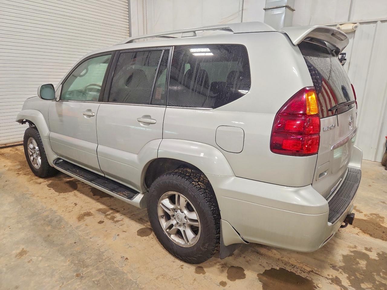 2004 LEXUS GX 470 photo 2