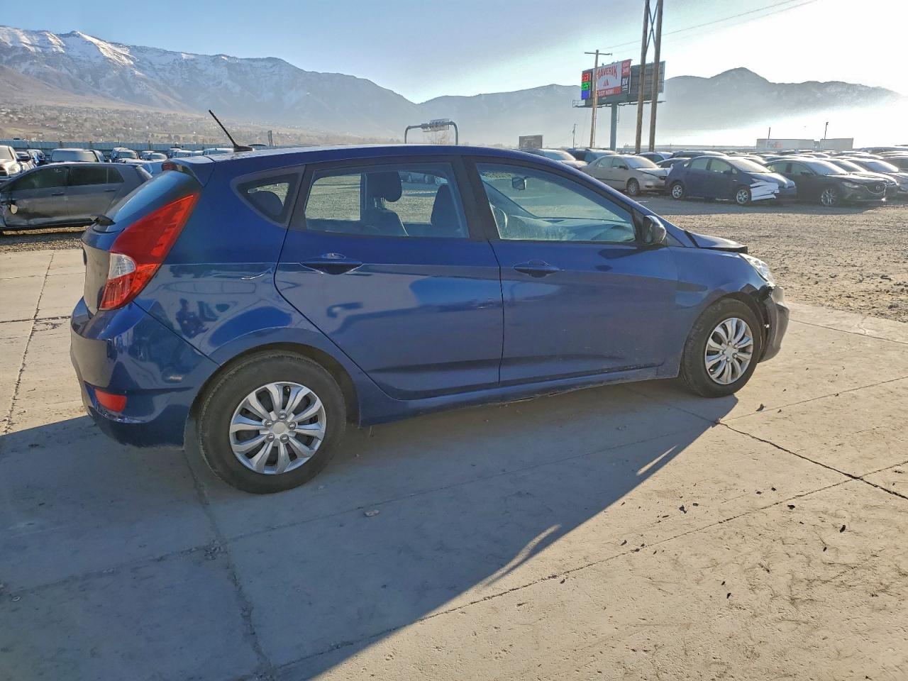 2017 HYUNDAI ACCENT SE photo 3