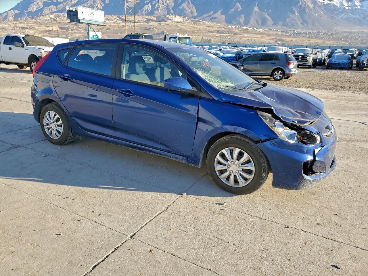 2017 HYUNDAI ACCENT SE photo 4