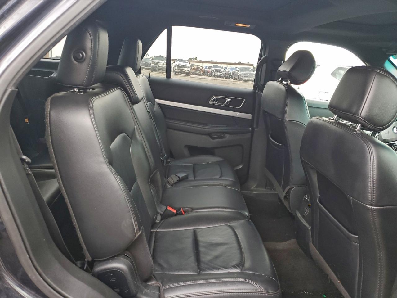 2017 FORD EXPLORER XLT photo 11