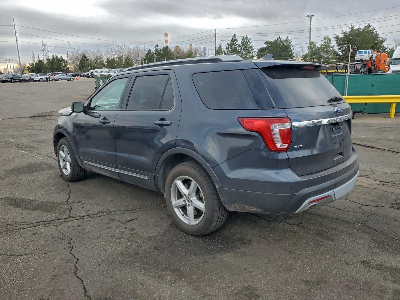 2017 FORD EXPLORER XLT photo 2