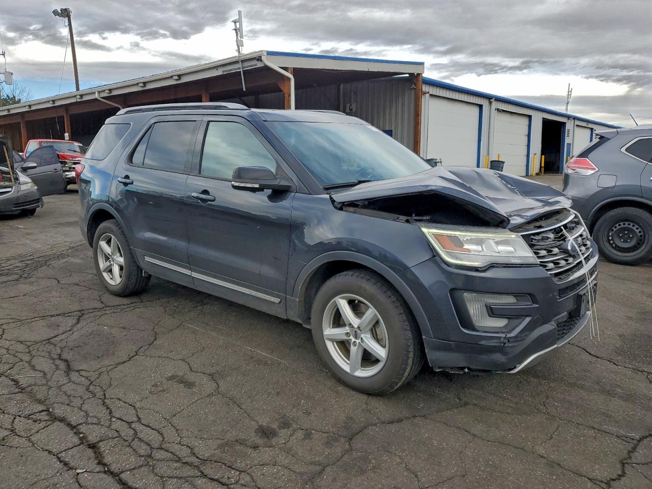 2017 FORD EXPLORER XLT photo 4