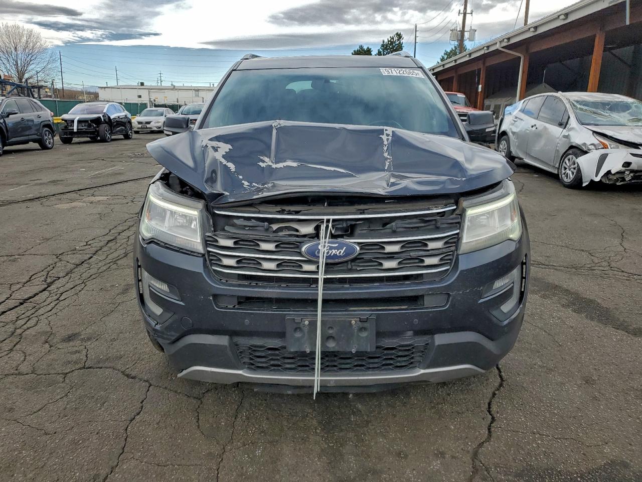 2017 FORD EXPLORER XLT photo 5